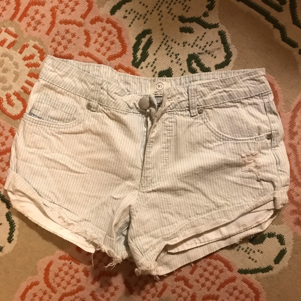 High waisted light blue pin stripe denim short